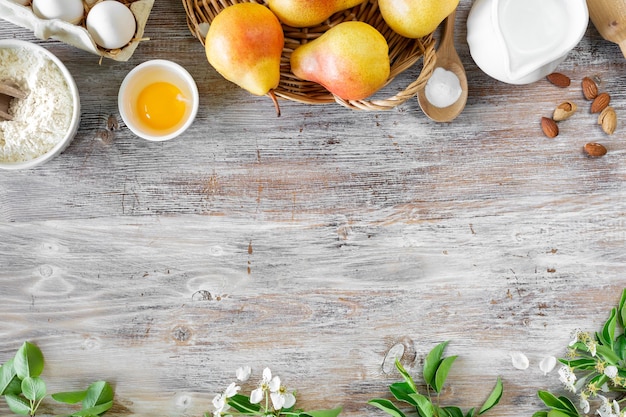 stół kuchenny z talerzami i składnikami